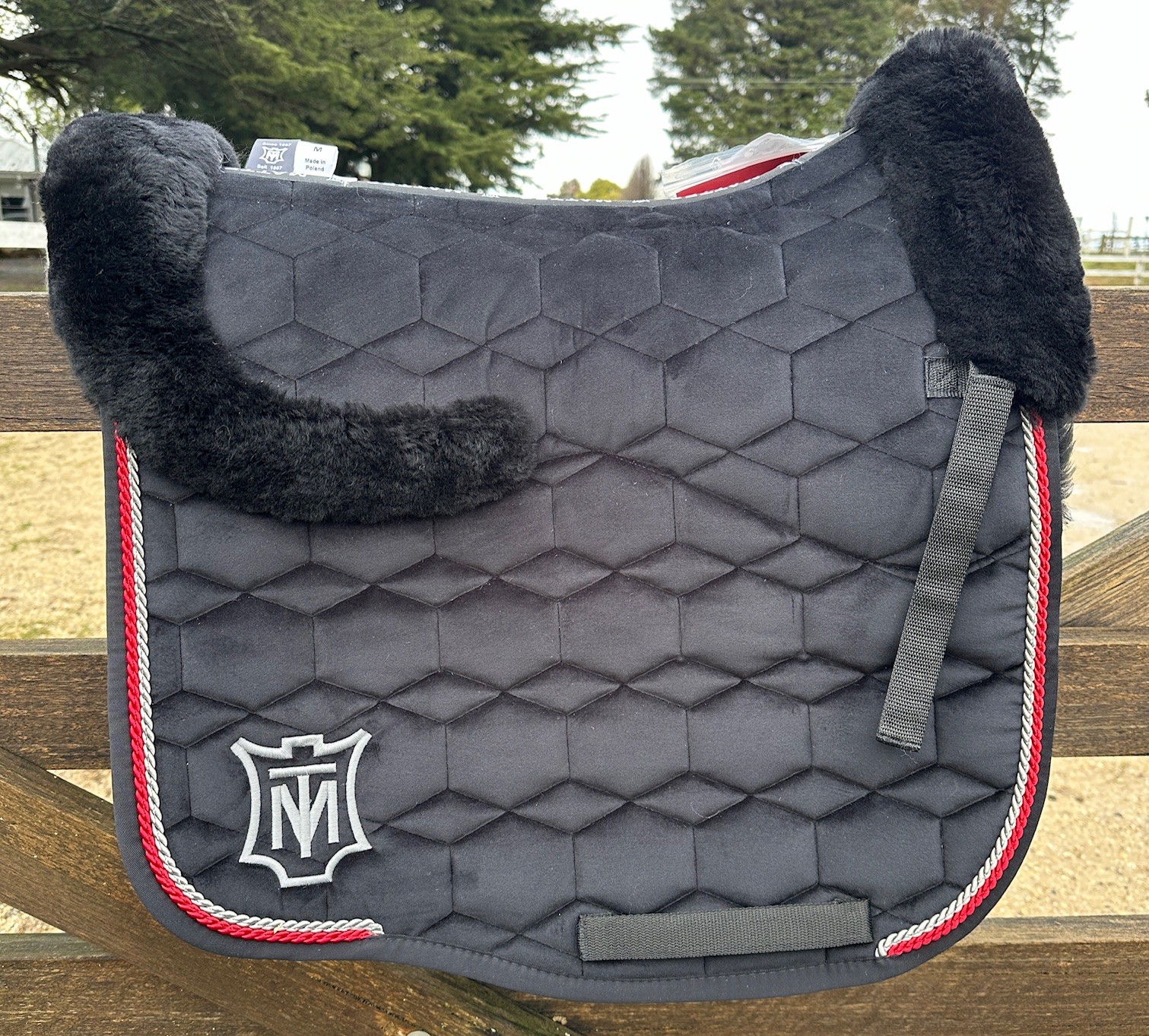 EA Mattes M - Black/Ecarlate/Stone Grey Full Fleece